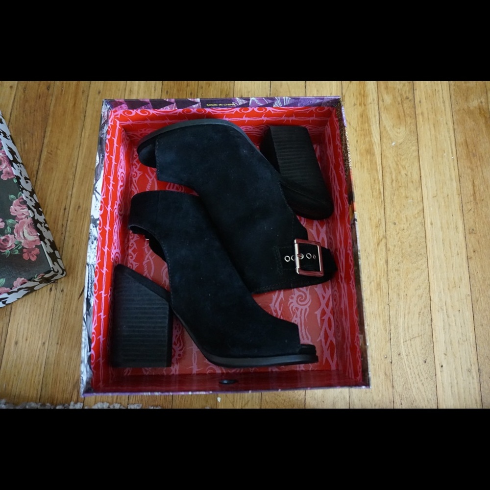 Brand New Jeffrey Campbell Brianna Black suede